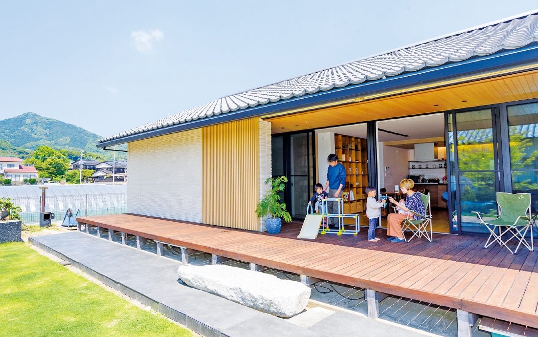 広いウッドデッキ